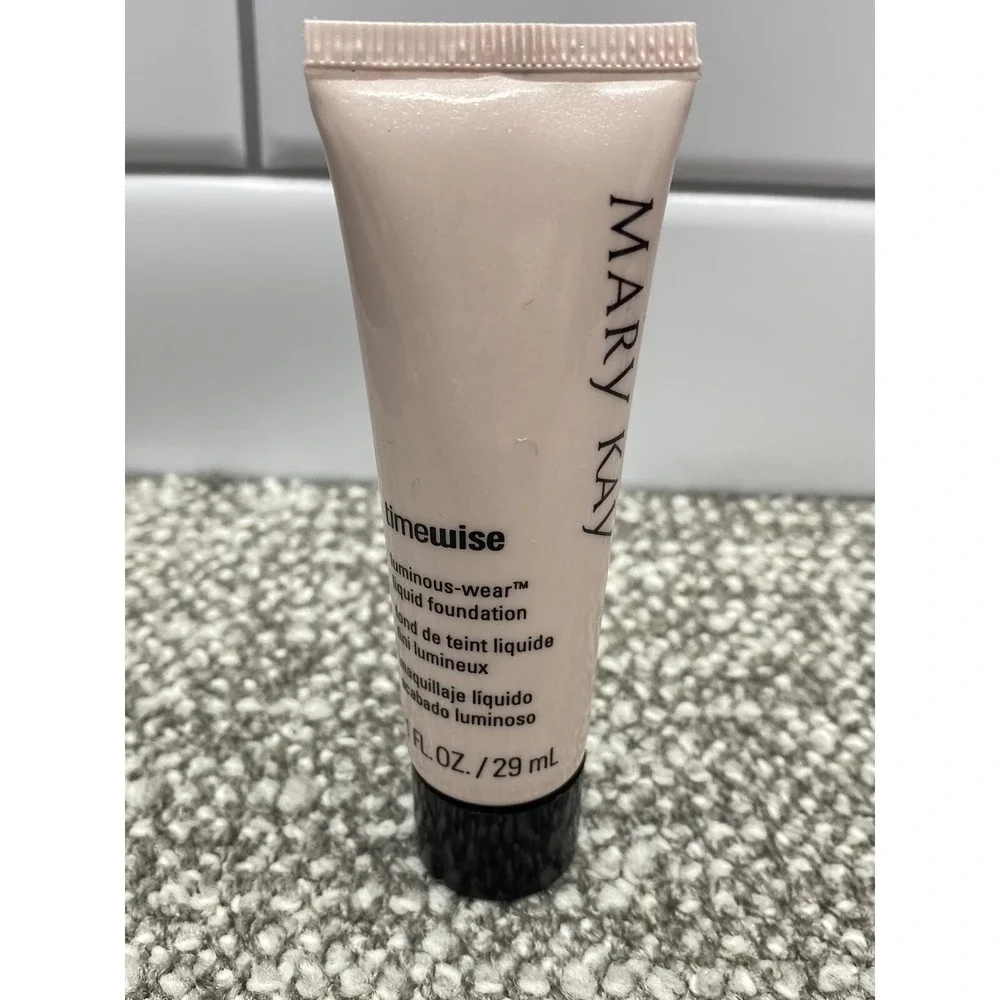 Mary Kay Timewise Foundation Luminous Wear NEW‎ W/O Box Normal to Dry Ivory 4